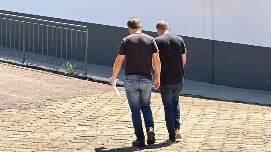 Preso foge de canteiro de obras, furta caminhão, vende e gasta R$ 10 mil em ‘zona’